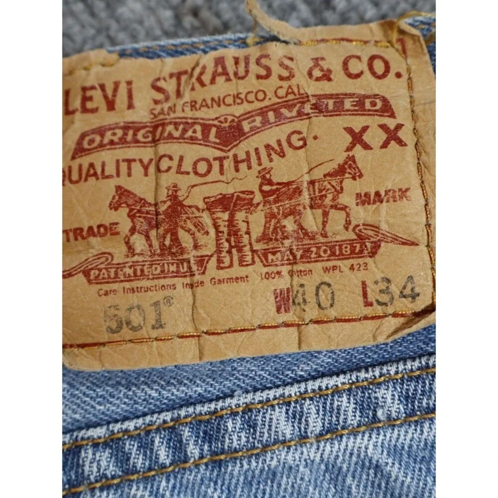 Levi’s 501 Jeans Mens 40x34 Light Wash Denim Straight Leg Button Fly Classic